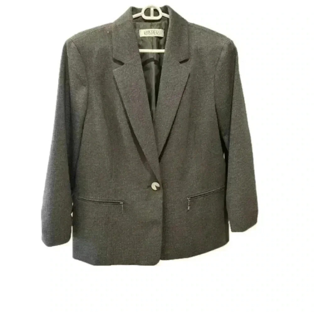 Kasper Blazer charcoal gray in size M.  Roached sleeves, zipper pockets‌‌‌‌